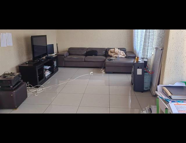 3 BEDROOM HOUSE FOR SALE IN LENASIA EXT 10